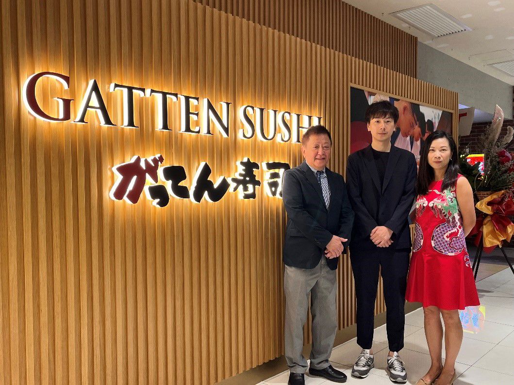 (From left) the Managing Director of RDC Hong Kong Company Limited, Mr Atsushi Kurachi; the Chief Executive Officer of RDC Co Ltd, Mr Toshihiko Oshima; and the Head of Tourism and Hospitality at InvestHK, Ms Sindy Wong, at the new shop. 