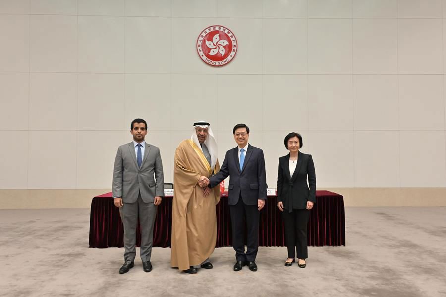 The Chief Executive, Mr John Lee (second right); the Minister of Investment of Saudi Arabia, Mr Khalid Al-Falih (second left); the Director-General of Investment Promotion, Ms Alpha Lau (first right); and the Associate Office Director-China of the Ministry of Investment of the Kingdom of Saudi Arabia, Mr Ayidh Alyami (first left), at the signing ceremony.