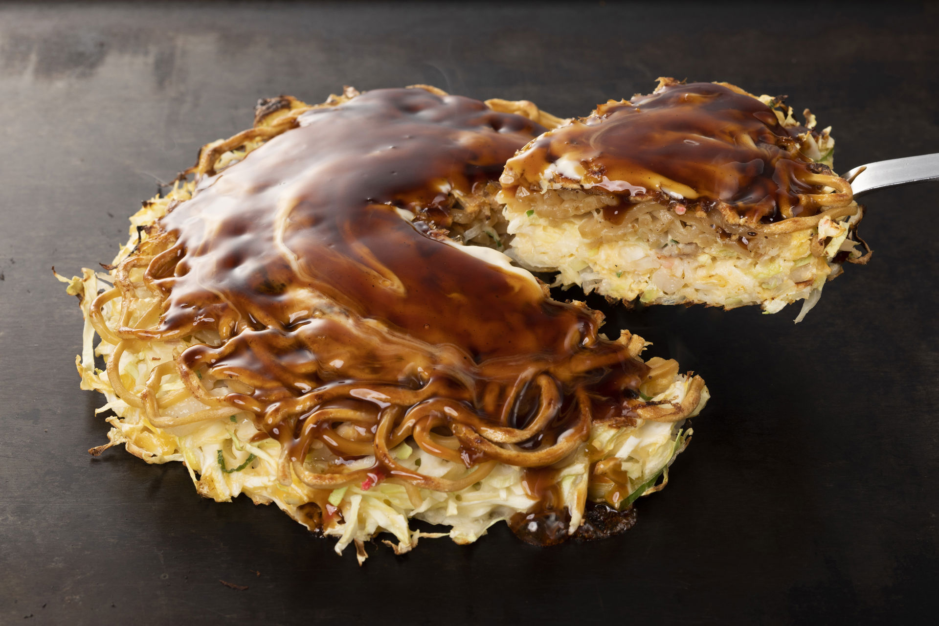 Tsuruhashi Fugetsu’s okonomiyaki with unique flavor, fresh ingredients and healthy recipes